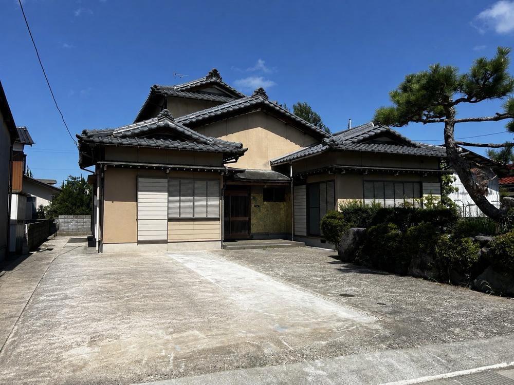 6LDK house in Komatsu, Ishikawa - Photo 1