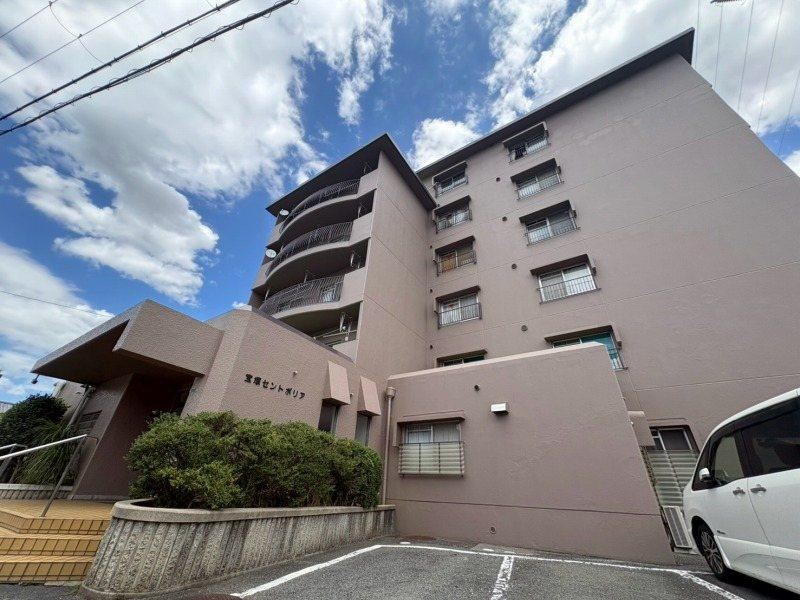 2LDK apartment in Takarazuka, Hyogo - Photo 1