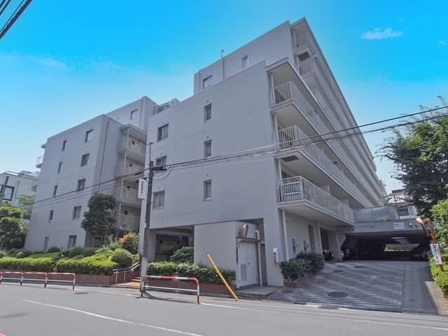 3LDK apartment in Shinjuku Ward, Tokyo - Photo 1