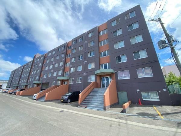 2LDK apartment in Shiroishi Ward, Sapporo, Hokkaido - Photo 1