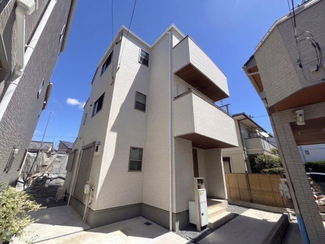 4LDK house in Edogawa Ward, Tokyo - Photo 1
