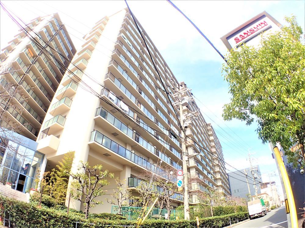 3LDK apartment in Higashiyodogawa Ward, Osaka - Photo 1