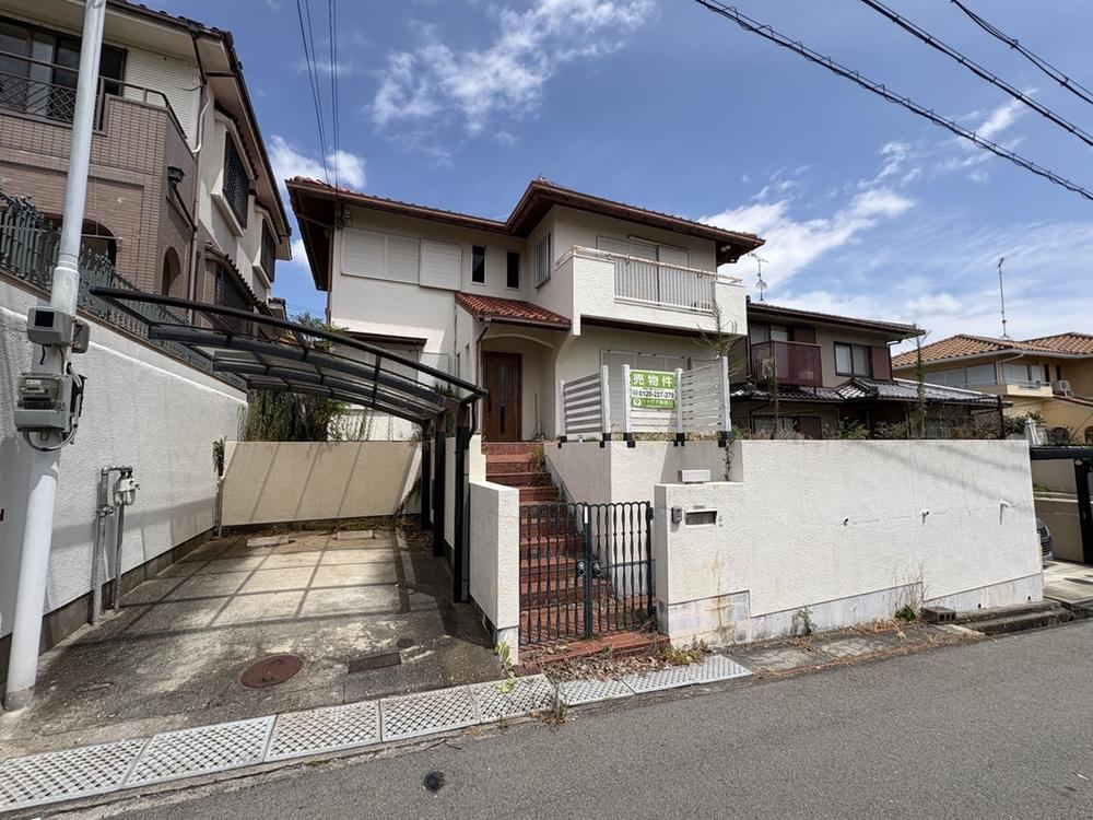4LDK house in Tarumi Ward, Kobe, Hyogo - Photo 1