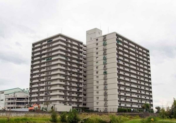4LDK apartment in Iwade, Wakayama - Photo 1