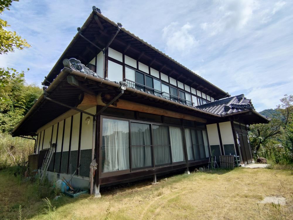 7LDK house in Kure, Hiroshima - Photo 1
