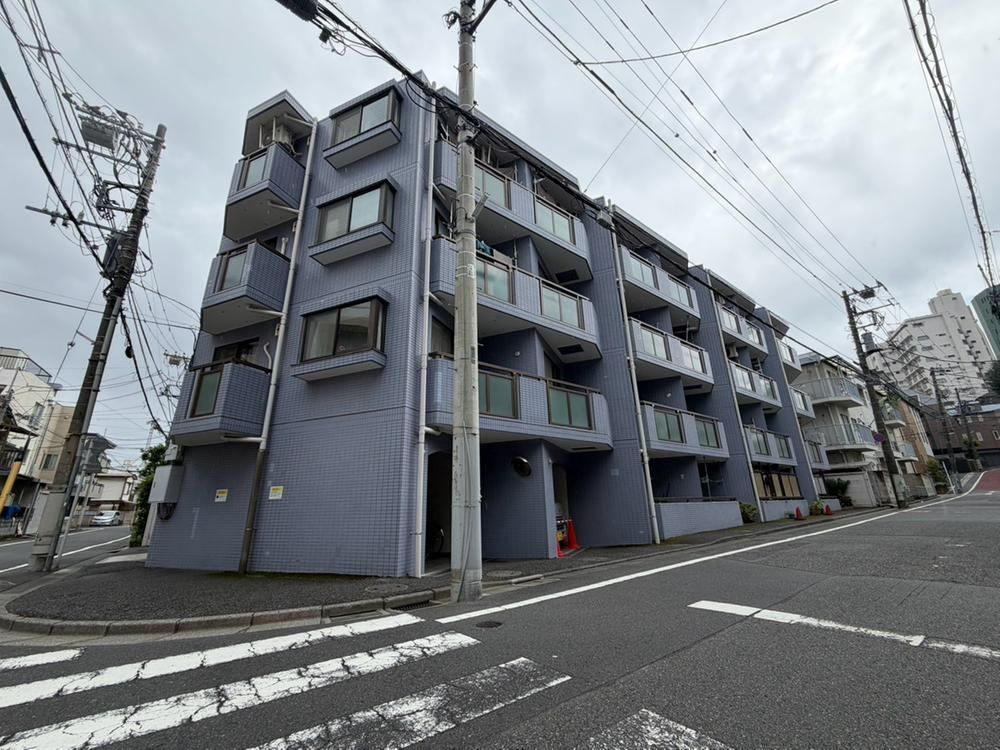 2LDK apartment in Itabashi Ward, Tokyo - Photo 1