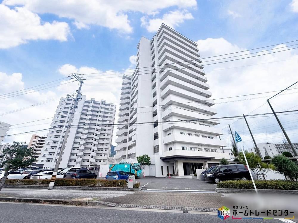 4LDK apartment in Saka, Aki District, Hiroshima - Photo 1
