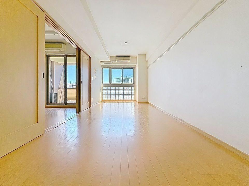 2LDK+S apartment in Chiyoda Ward, Tokyo - Photo 1