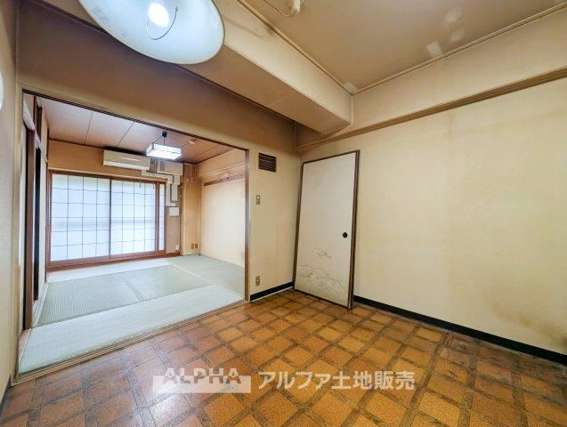 3LDK apartment in Akishima, Tokyo - Photo 1