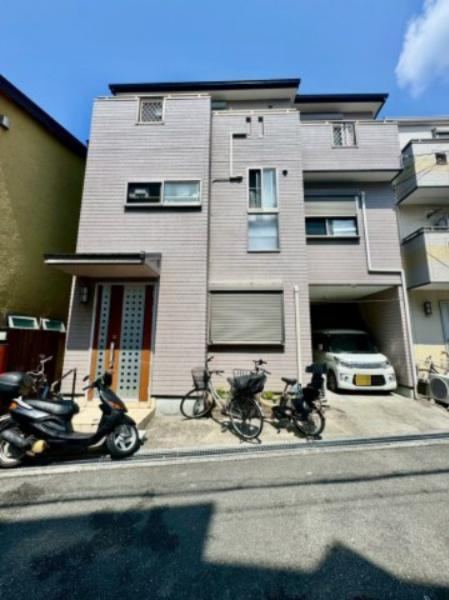 4LDK house in Neyagawa, Osaka - Photo 1