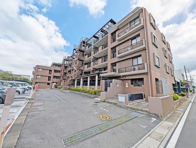3LDK apartment in Kasukabe, Saitama - Photo 1
