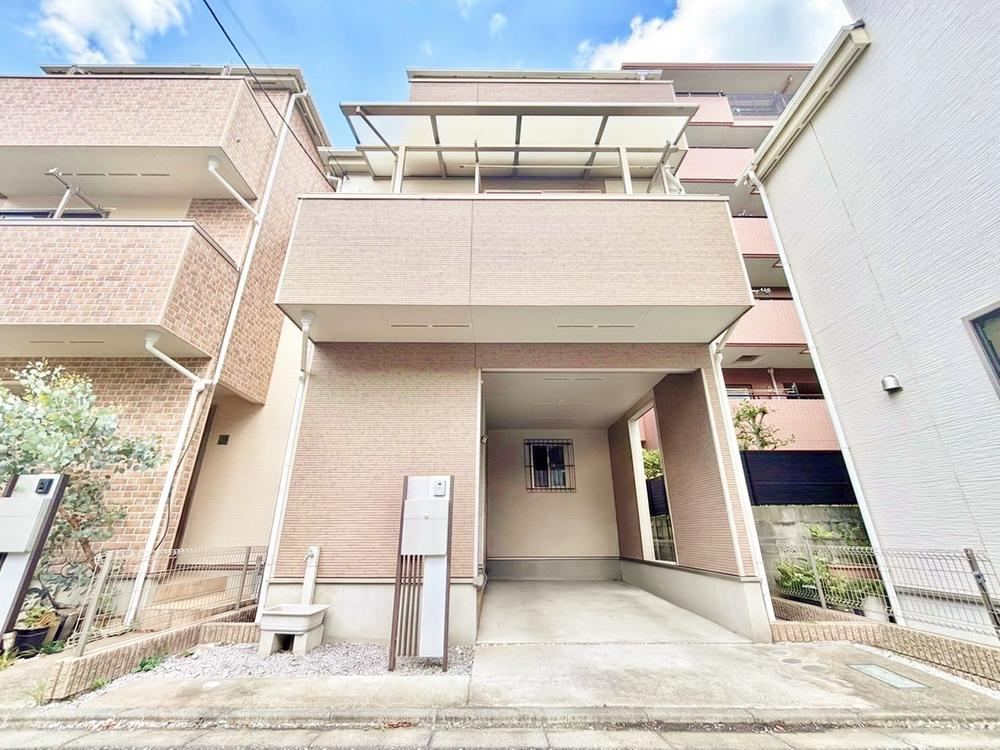 4LDK house in Itabashi Ward, Tokyo - Photo 1
