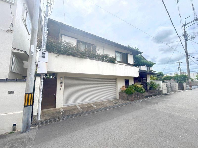 6LDK house in Mino, Osaka - Photo 1