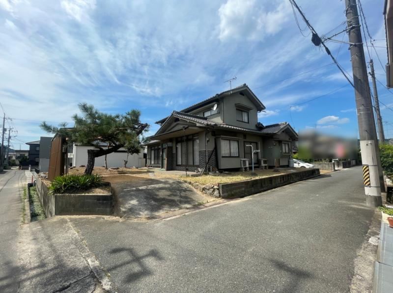 8DK house in Fukuyama, Hiroshima - Photo 1