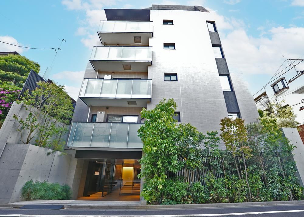 1LDK apartment in Shibuya Ward, Tokyo - Photo 1
