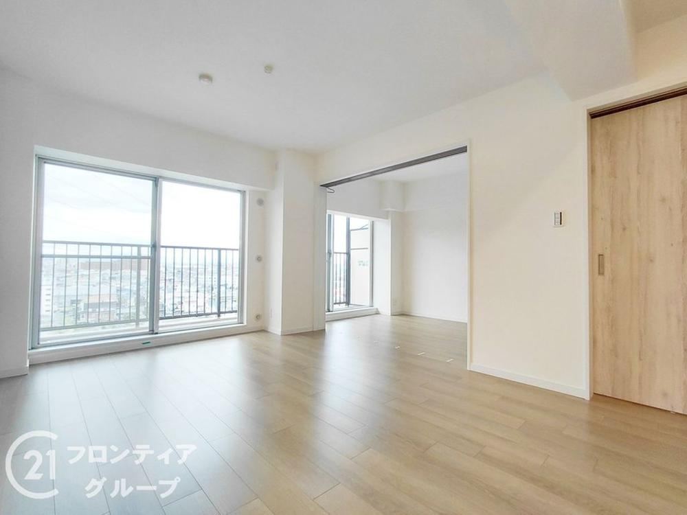 3LDK apartment in Higashiosaka, Osaka - Photo 1