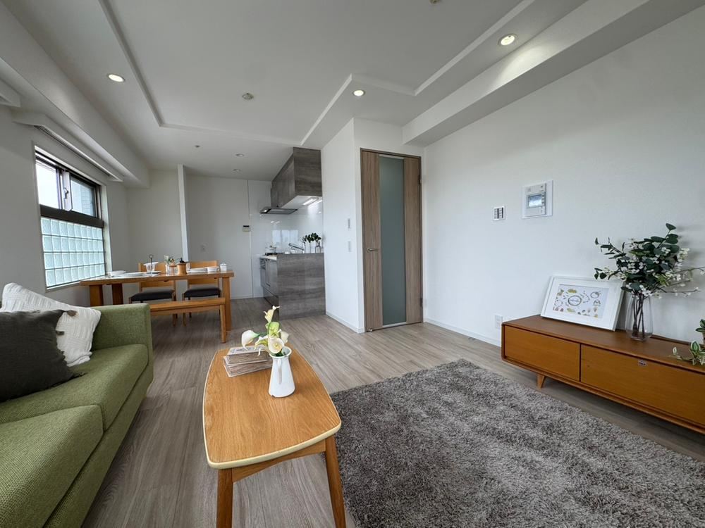 2LDK apartment in Tennoji Ward, Osaka - Photo 1