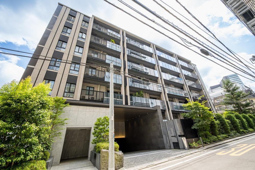 3LDK apartment in Shibuya Ward, Tokyo - Photo 1