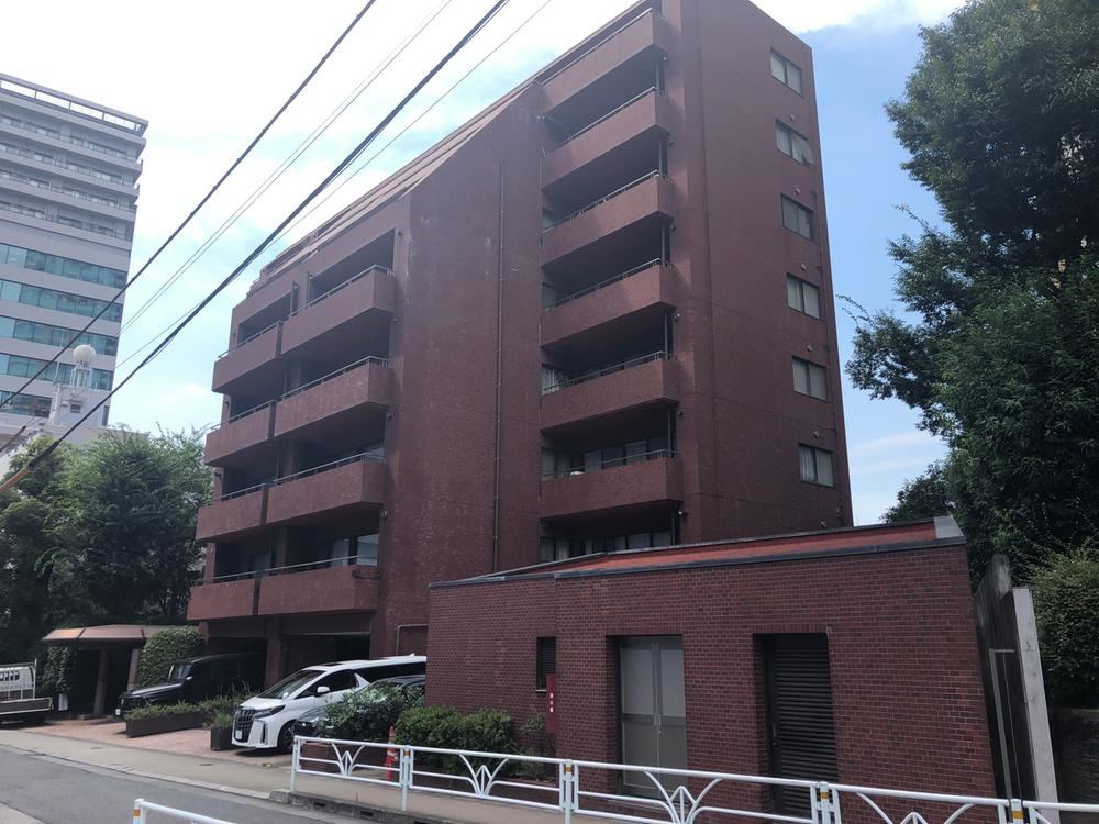2DK apartment in Shibuya Ward, Tokyo - Photo 1