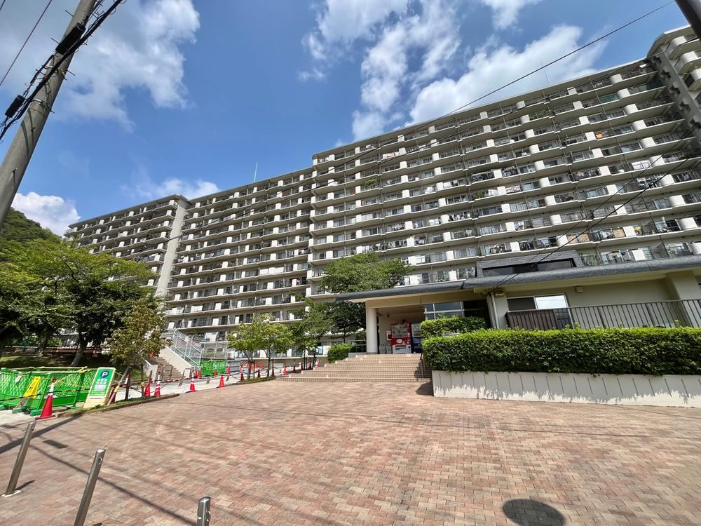3LDK apartment in Takarazuka, Hyogo - Photo 1