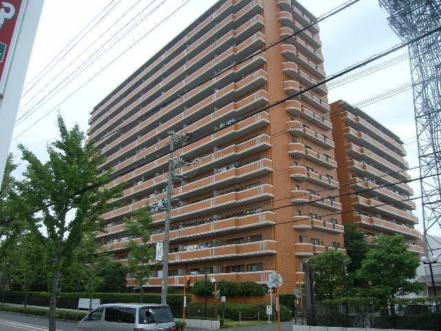 3LDK apartment in Higashiosaka, Osaka - Photo 1