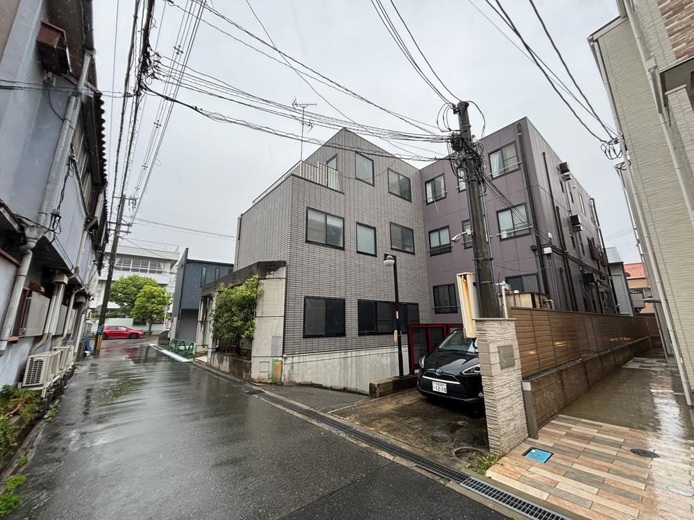 21DK house in Toyonaka, Osaka - Photo 1