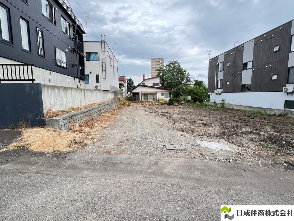 377 m² land in Nishi Ward, Sapporo, Hokkaido - Photo 1