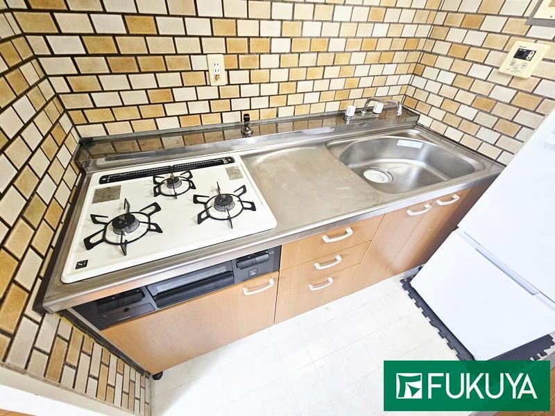 2DK apartment in Yodogawa Ward, Osaka - Photo 1