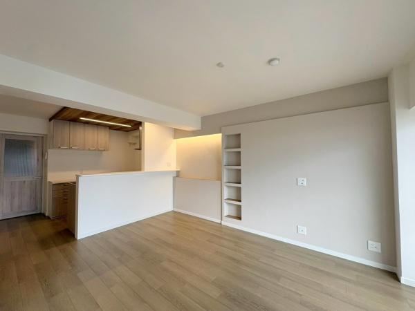 3LDK apartment in Higashiosaka, Osaka - Photo 1