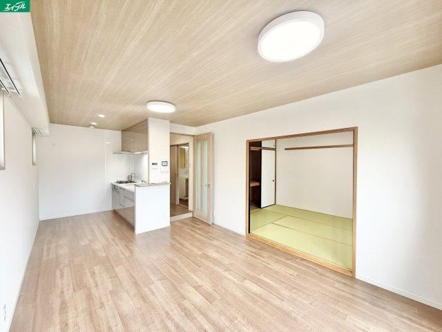 3LDK apartment in Minato Ward, Nagoya, Aichi - Photo 1