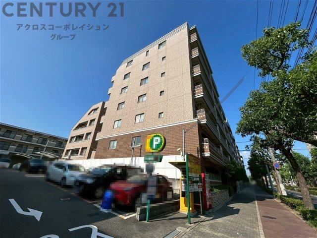 3LDK+S apartment in Higashinada Ward, Kobe, Hyogo - Photo 1