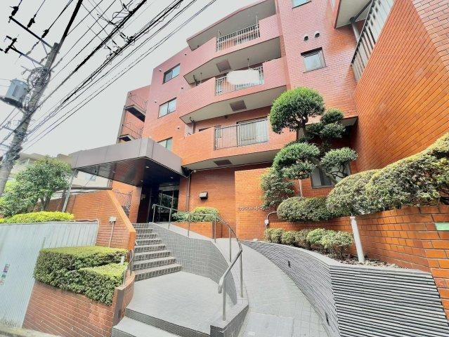 2LDK apartment in Bunkyo Ward, Tokyo - Photo 1