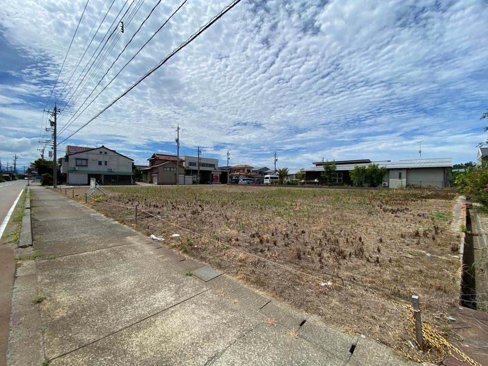 302 m² land in Komatsu, Ishikawa - Photo 1