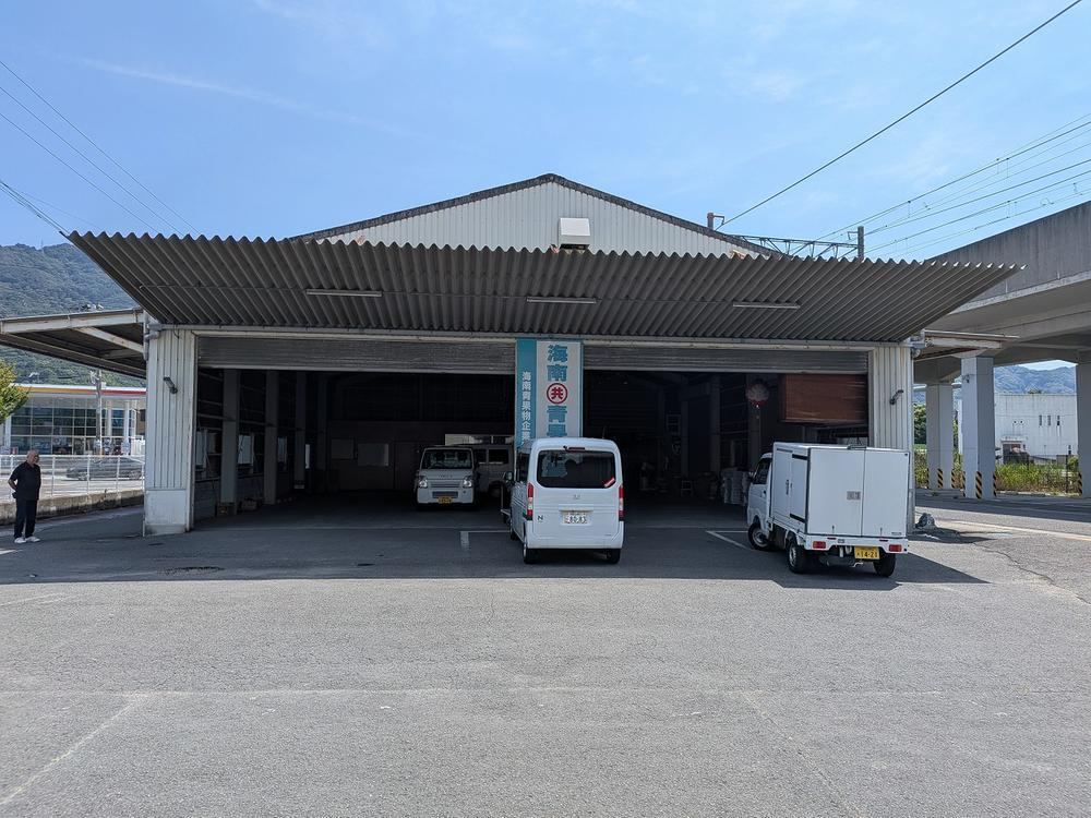 330 m² house in Kainan, Wakayama - Photo 1