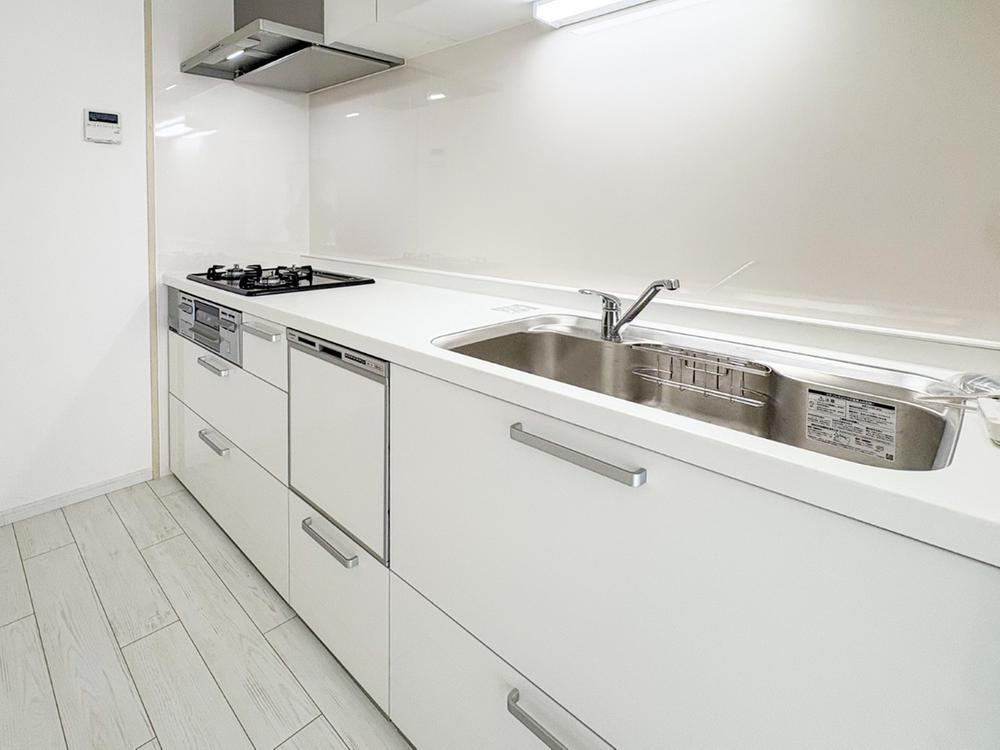 3LDK apartment in Chuo Ward, Kobe, Hyogo - Photo 1