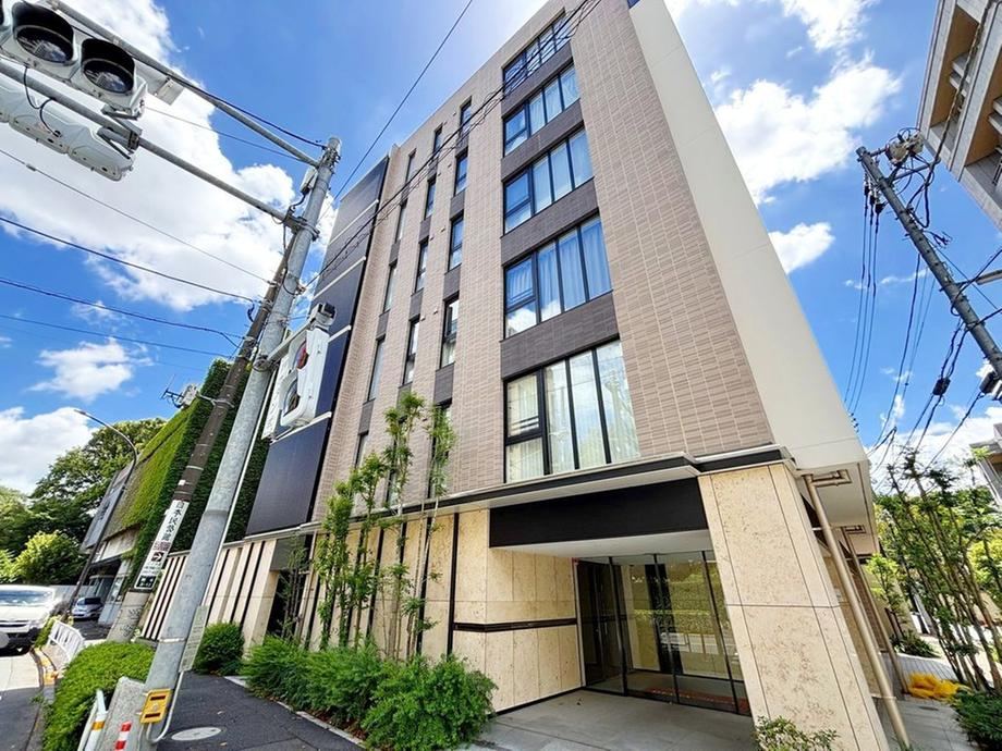 1LDK+S apartment in Meguro Ward, Tokyo - Photo 1