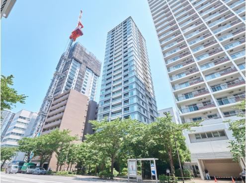 2LDK apartment in Minato Ward, Tokyo - Photo 1