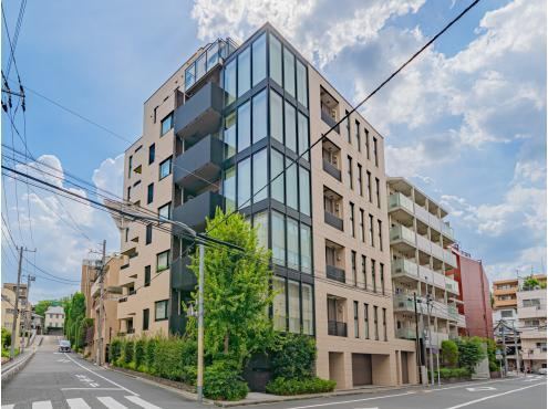 1LDK apartment in Shinjuku Ward, Tokyo - Photo 1