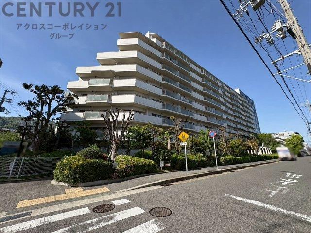 4LDK apartment in Higashinada Ward, Kobe, Hyogo - Photo 1