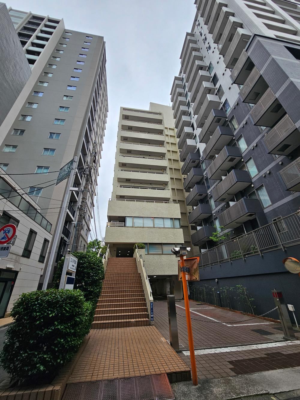 3LDK apartment in Shibuya Ward, Tokyo - Photo 1