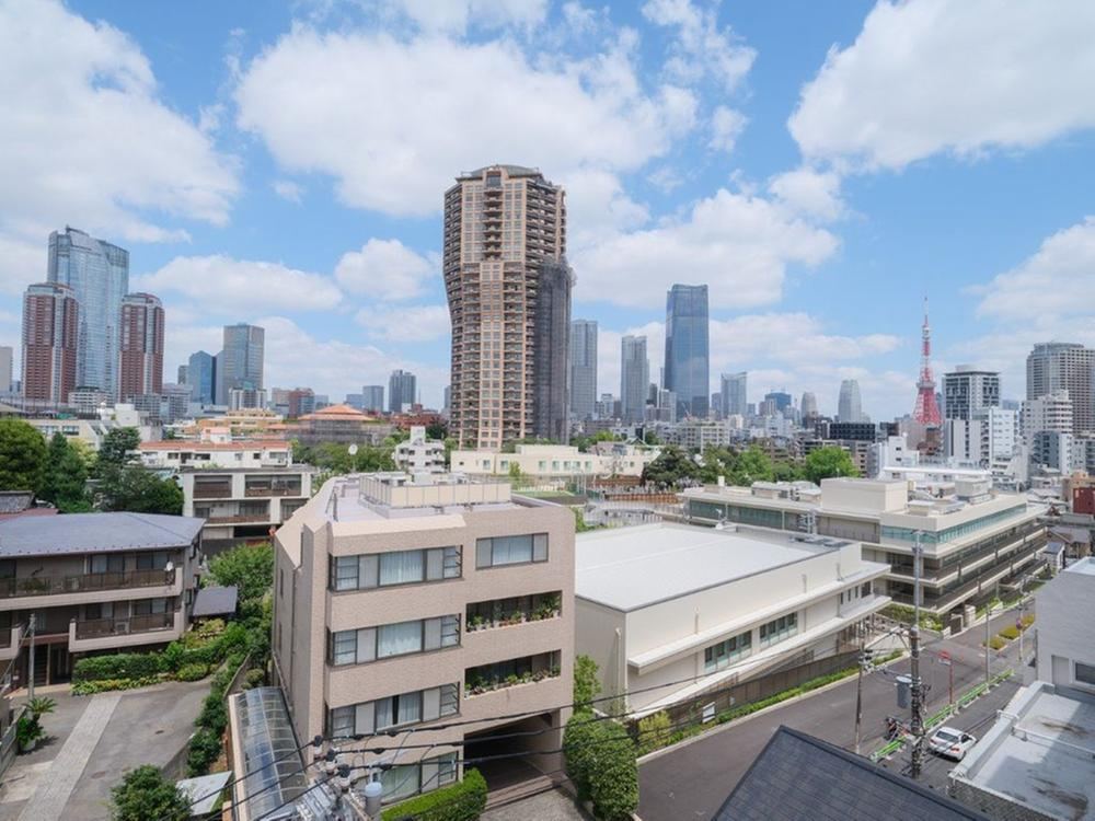 2LDK apartment in Minato Ward, Tokyo - Photo 1