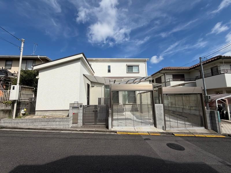3LDK+S house in Takatsuki, Osaka - Photo 1