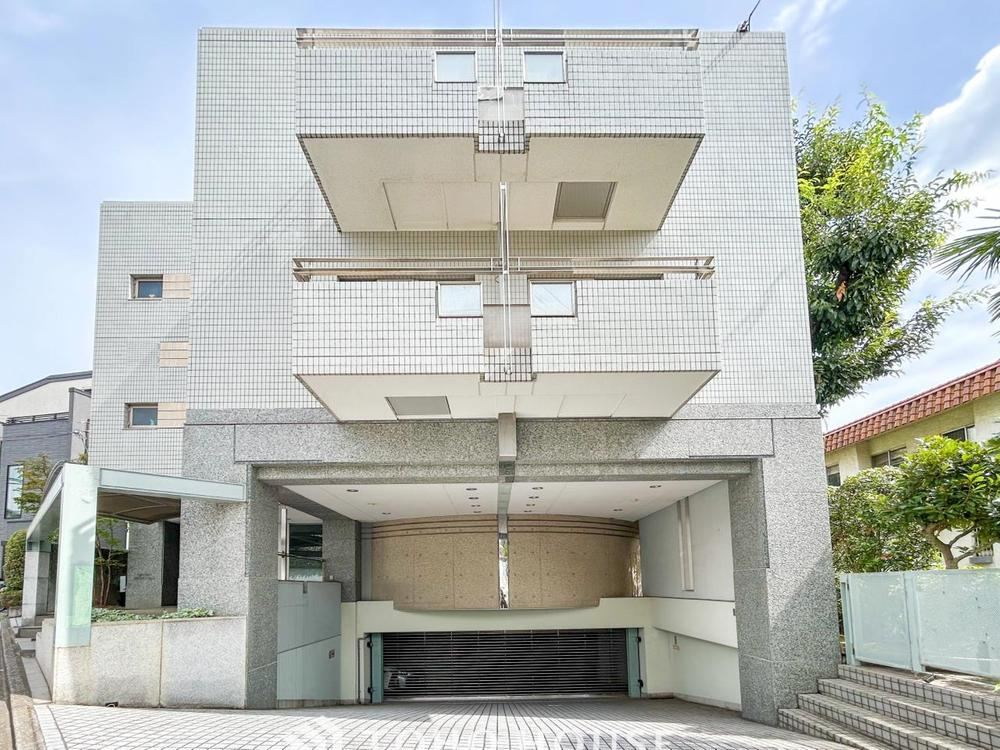 3KK+S apartment in Meguro Ward, Tokyo - Photo 1