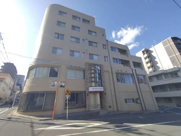 2LDK apartment in Shinjuku Ward, Tokyo - Photo 1