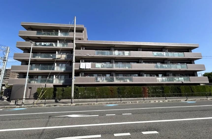 2LDK apartment in Takaishi, Osaka - Photo 1