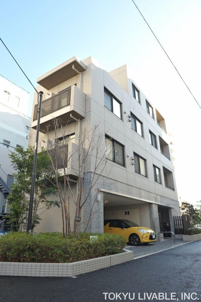 2LDK apartment in Shinjuku Ward, Tokyo - Photo 1
