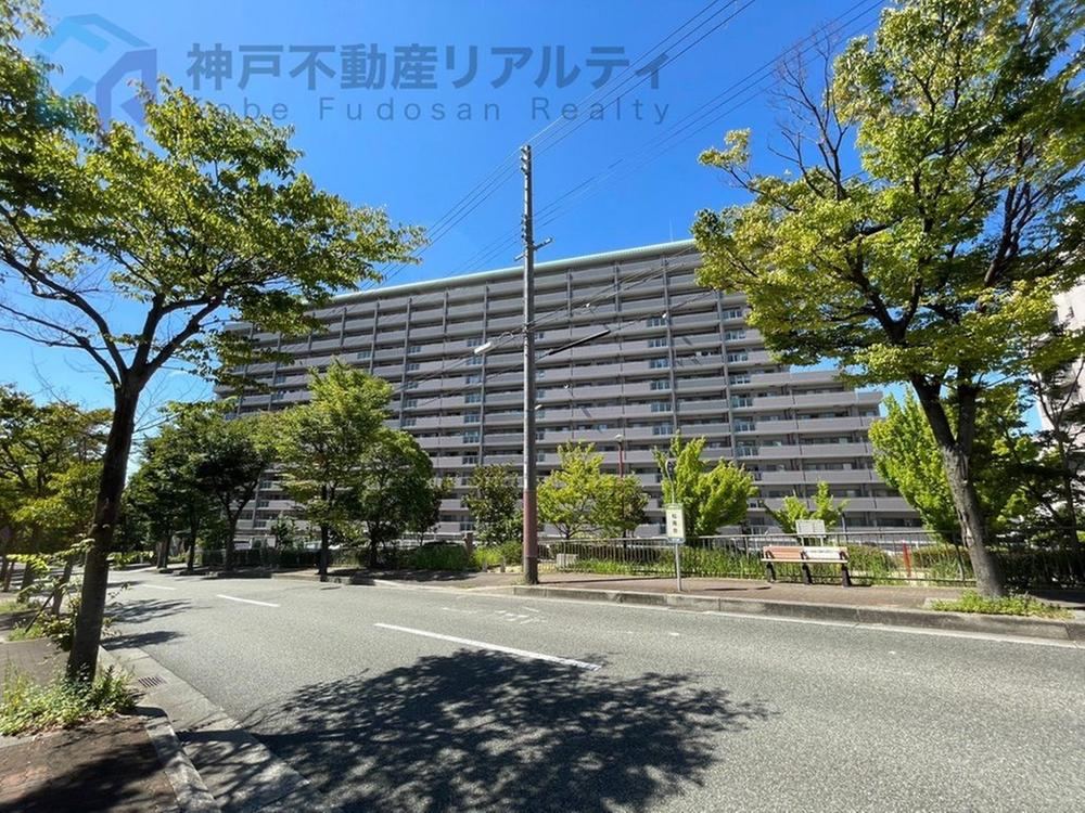 4LDK apartment in Tarumi Ward, Kobe, Hyogo - Photo 1