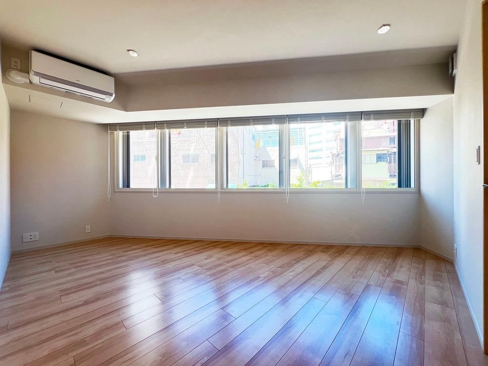 3LDK apartment in Nakano Ward, Tokyo - Photo 1