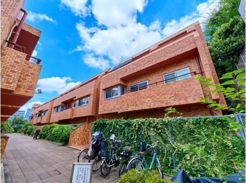3LDK apartment in Minato Ward, Tokyo - Photo 1