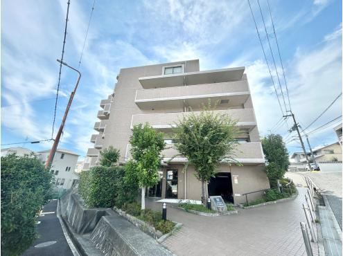 2LDK apartment in Toyonaka, Osaka - Photo 1